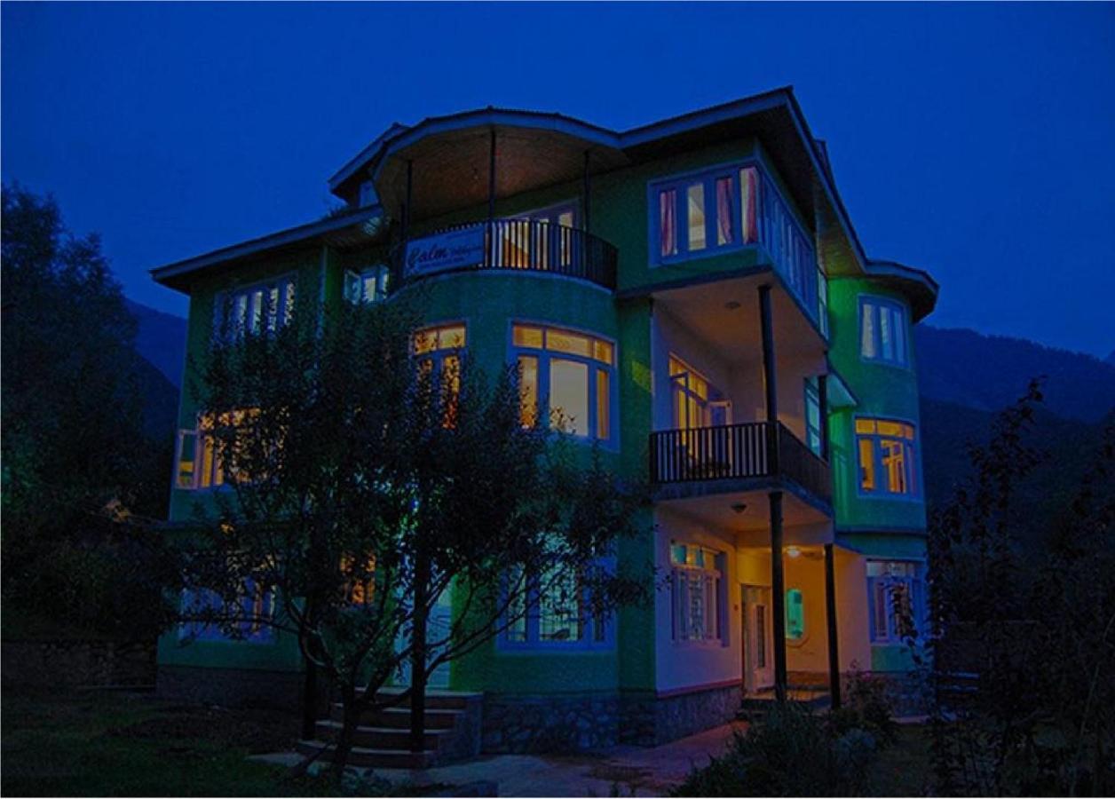 Calm Holiday Inn Сринагар Экстерьер фото