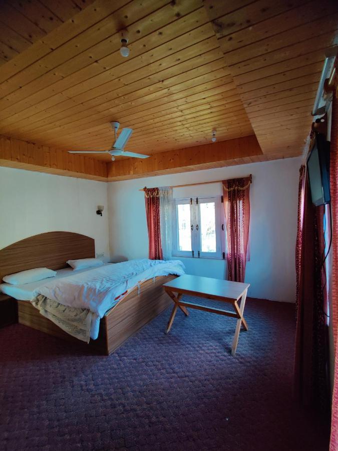 Calm Holiday Inn Сринагар Экстерьер фото